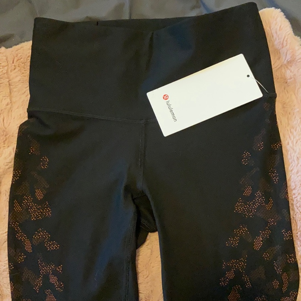 NWT Lululemon Mapped Our HR Tight 28” size 6